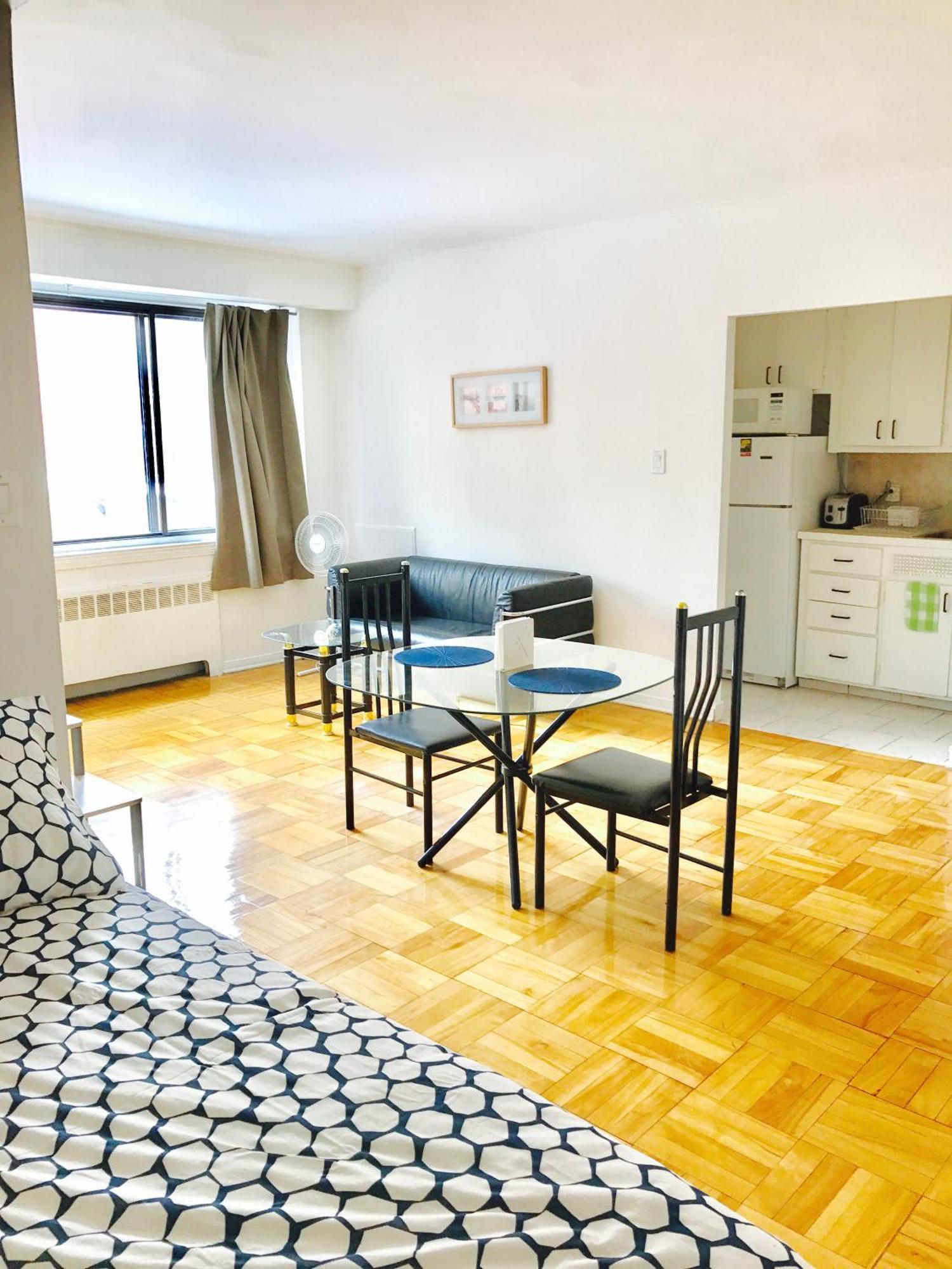 Stylish Montreal Apartment Comfortable Stay In The Golden Square Mile Exterior photo